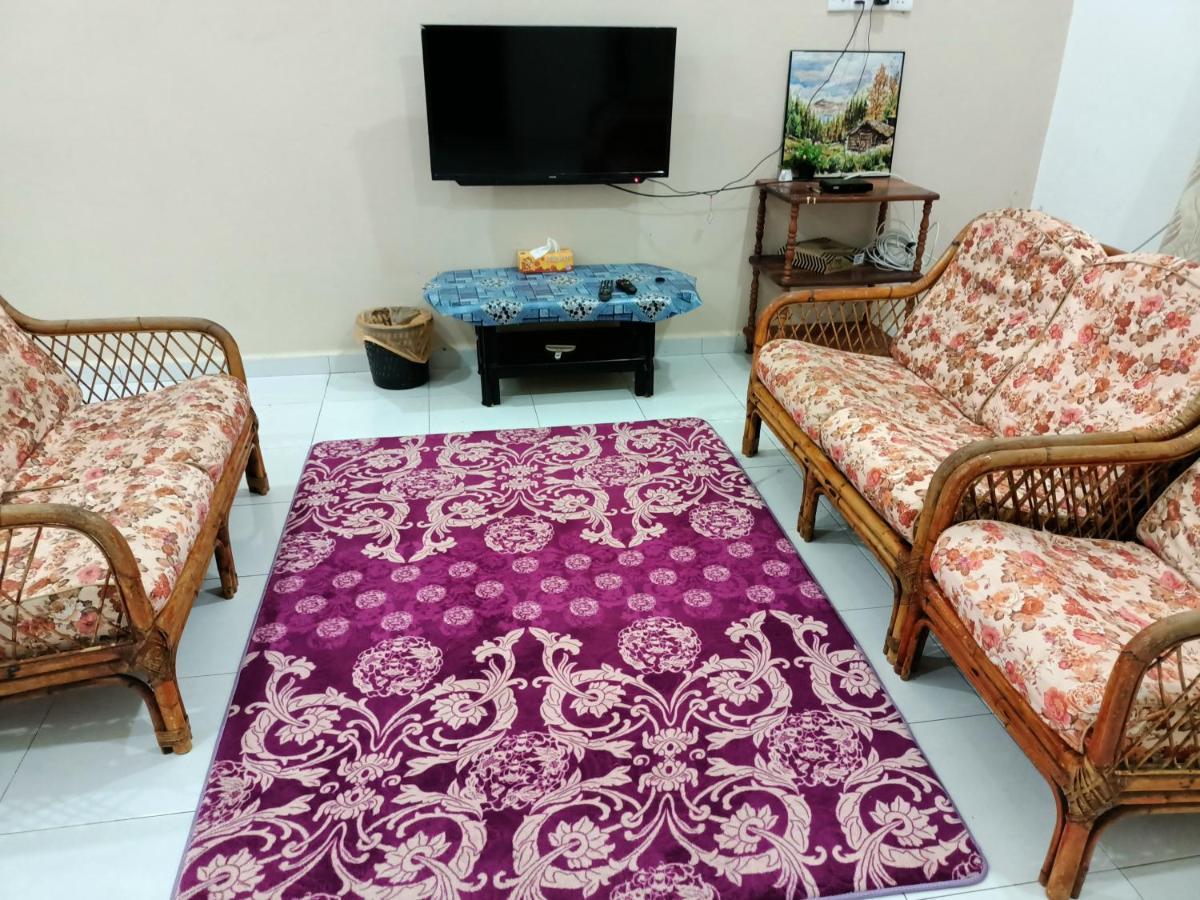Ummi'S Homestay Kuala Besut Kampong Baru ภายนอก รูปภาพ