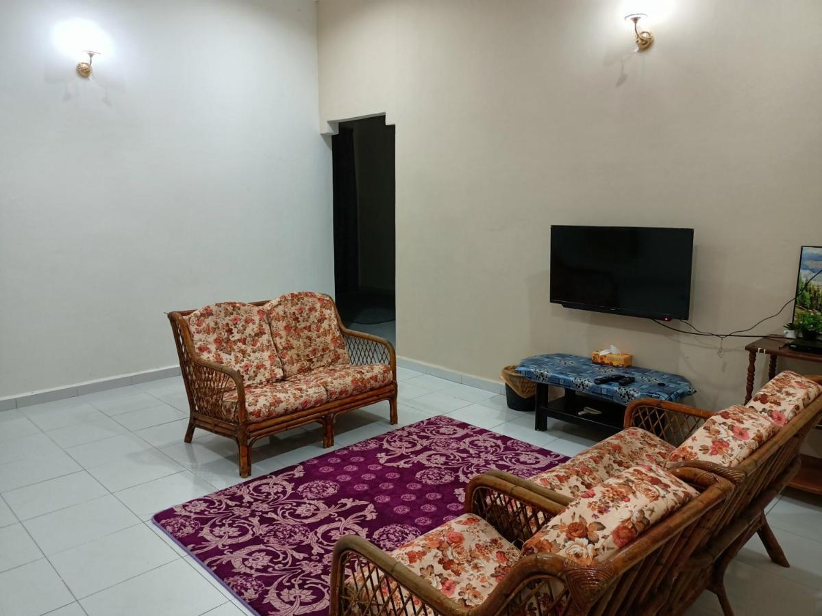 Ummi'S Homestay Kuala Besut Kampong Baru ภายนอก รูปภาพ