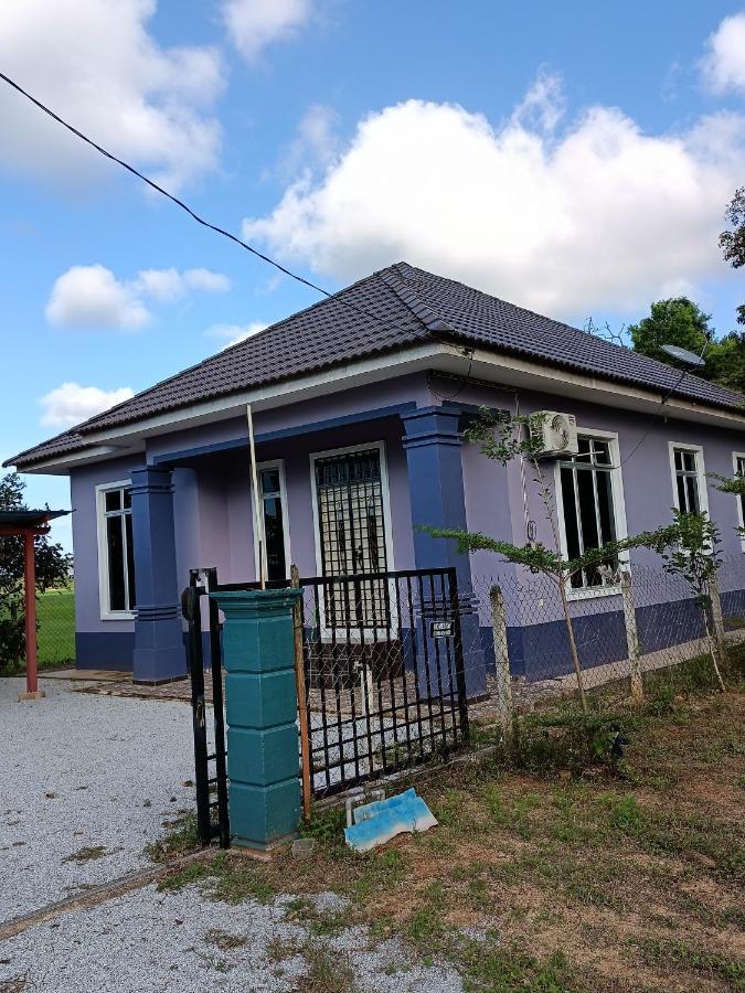 Ummi'S Homestay Kuala Besut Kampong Baru ภายนอก รูปภาพ